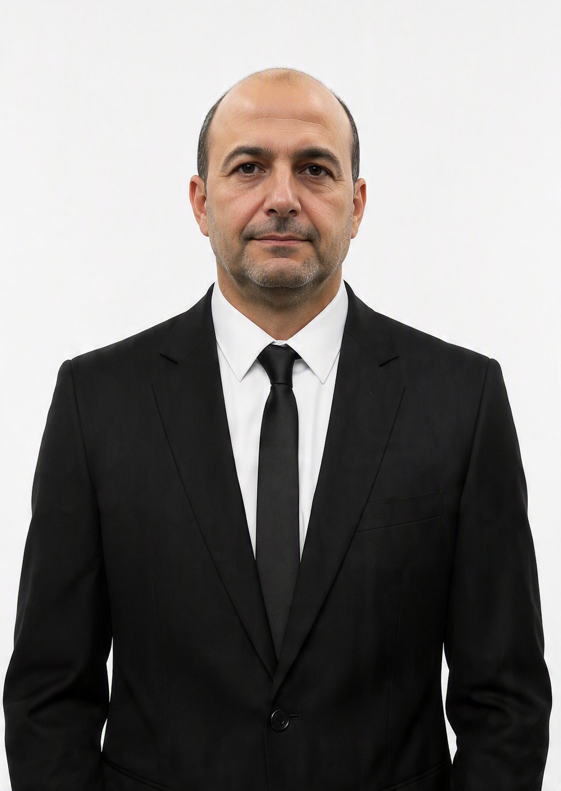 Selçuk Ediş, Arıkoğulları İnşaat gayrimenkul danışmanı, stüdyo portresi.